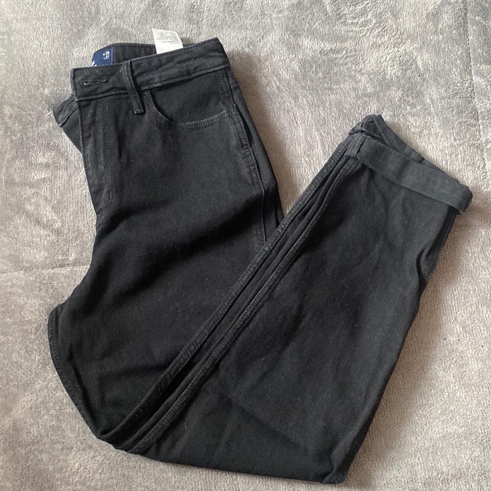 Hollister Ultra High Rise Mom Jeans